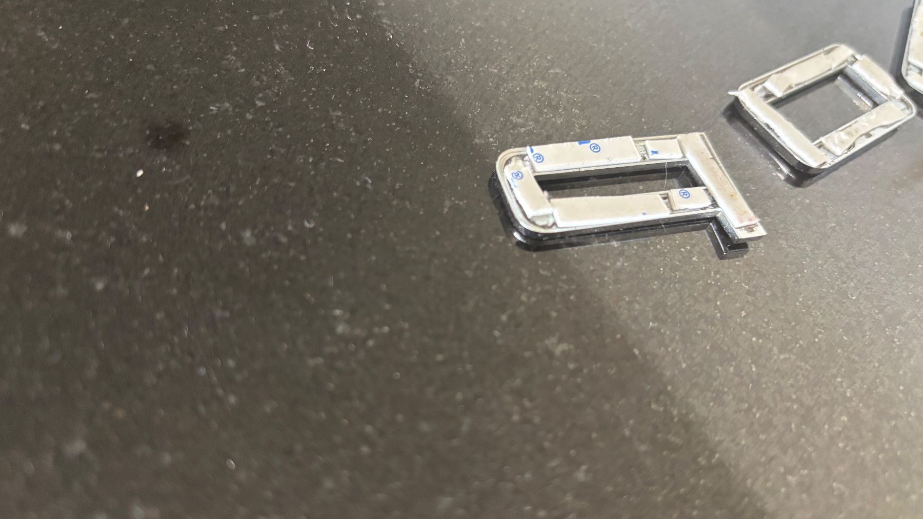 Porsche Tutti pezzi di ricambio auto: Original PORSCHE Schriftzug Emblem – Usato da Lengnau BE venduto da 4ConsultingSolutions 3