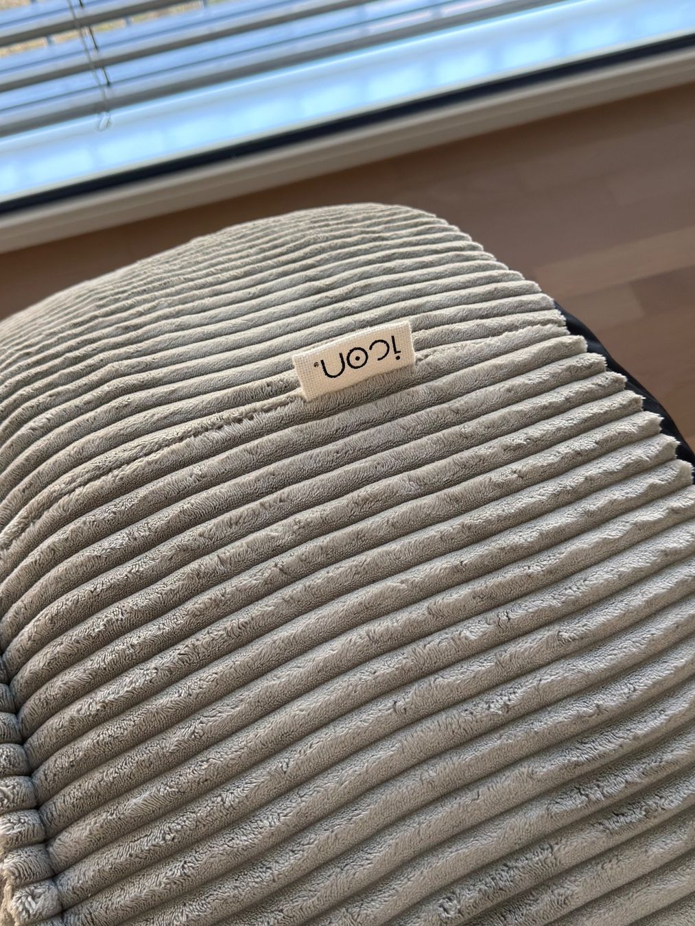 Poltrone: Sitzsack / Hocker /  Pouff aus Cord Grau von ICON – Usato da Bern venduto da clumsyAvocado 1
