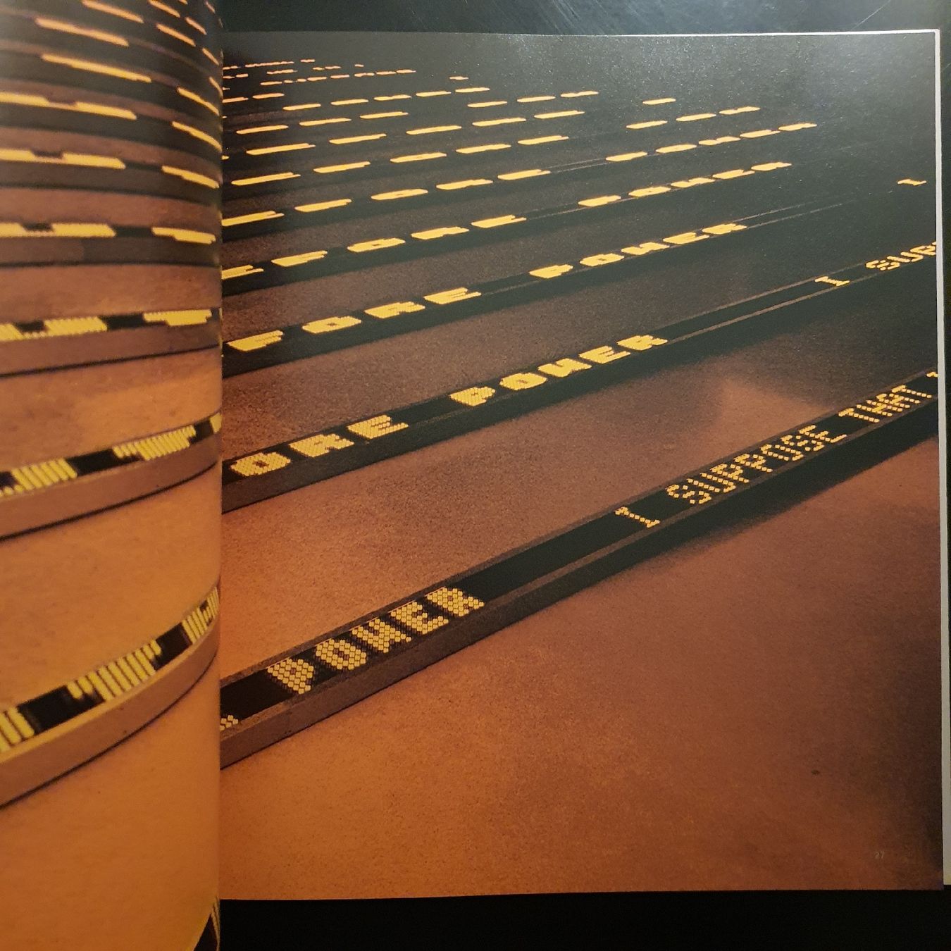 Libri: Jenny Holzer: Truth Before Power - Hardcover – Usato da Zürich venduto da TimZurich1 6