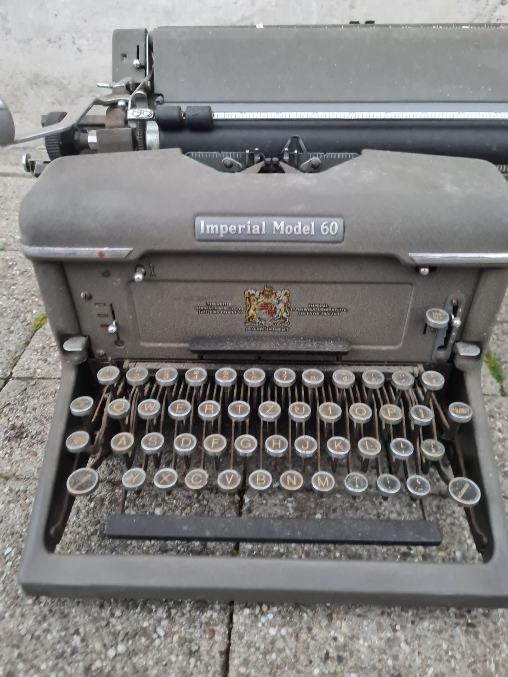 Macchine da scrivere: Machine à écrire ancienne Imperial – Usato da Monthey venduto da 187-zeroo 4