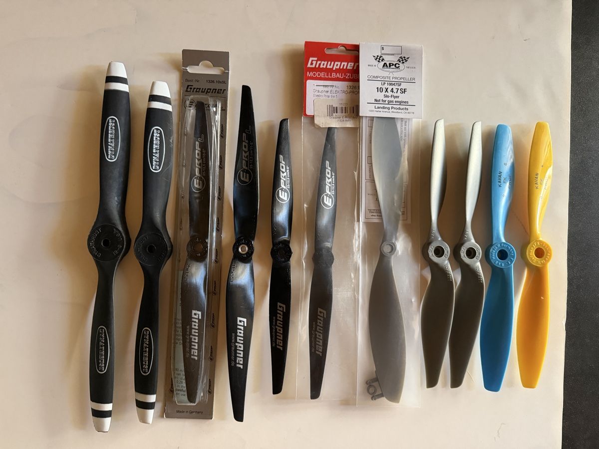 Modellismo RC: LOT  DE  11  HÉLICES  NEUVES – Nuovo (secondo la descrizione) da Apples venduto da Gasscret