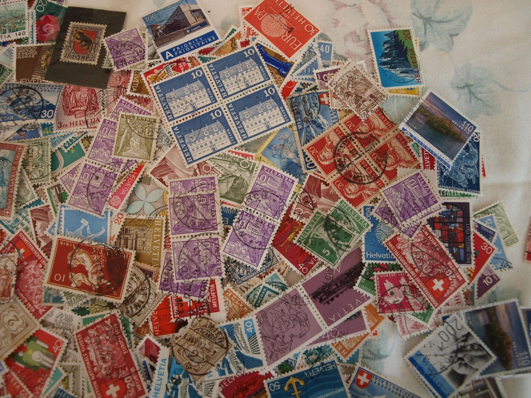 Tutti i francobolli: 1000 Schweizer Briefmarken über 70g Gebraucht siehe Bilder – Usato da Aarau venduto da Marcele0 2