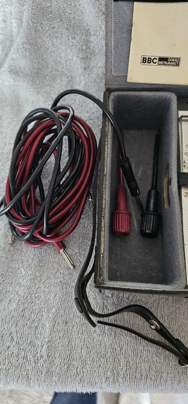 Misurare: Antikes Voltmeter, in Ledertasche – Usato da Zürich venduto da Wohlgi 2