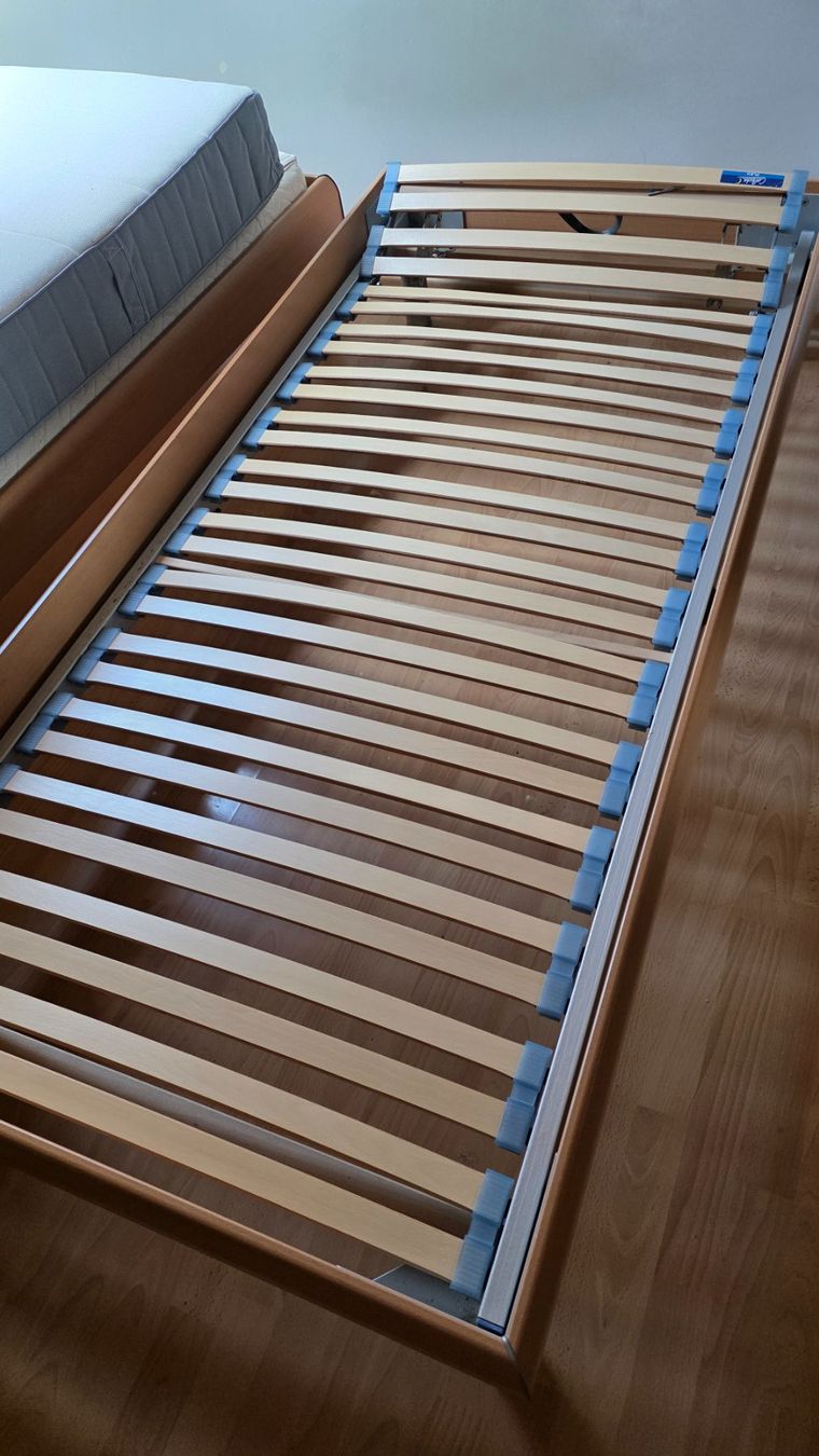Betten: Cadre de lit avec sommier 200 x 90 – Gebraucht aus Echallens von Cocorico1