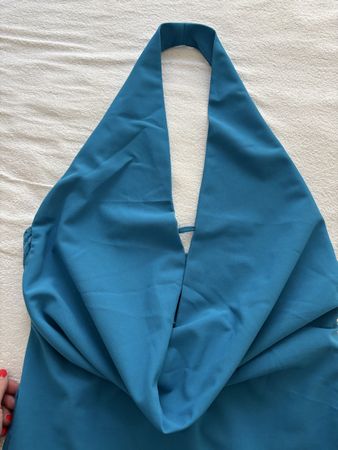 Sommerliches, blaues Maxikleid mit Wasserfallausschnitt 👗