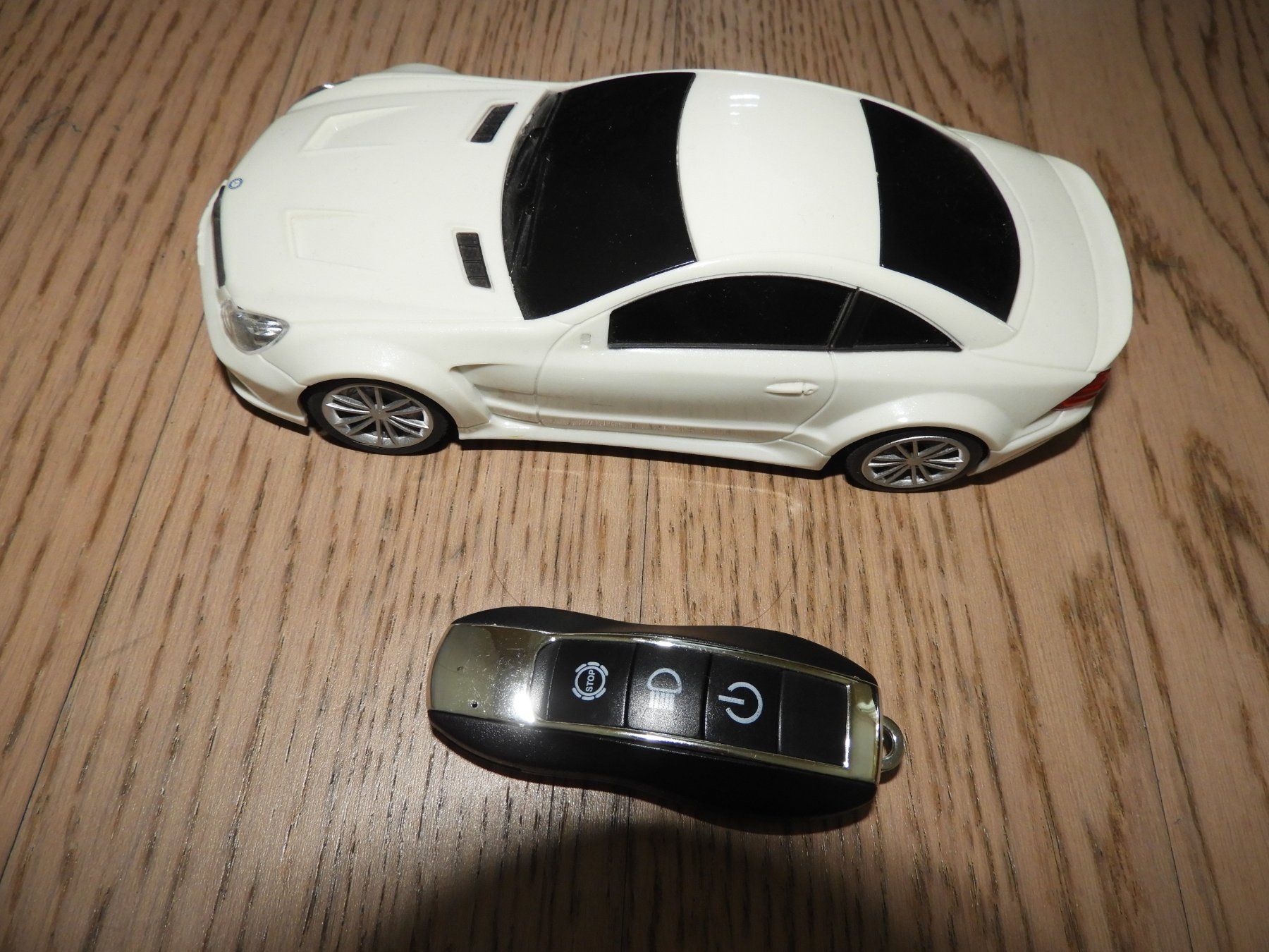 Jouets: Ferngesteuertes Mercedes-Modellauto – D'occasion à Hergiswil NW par Noema2006