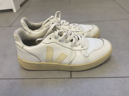Veja V-10 Sneaker