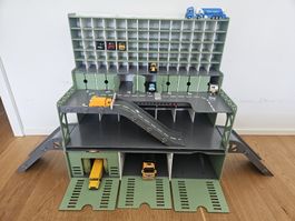 Grosse Holz-Parkgarage