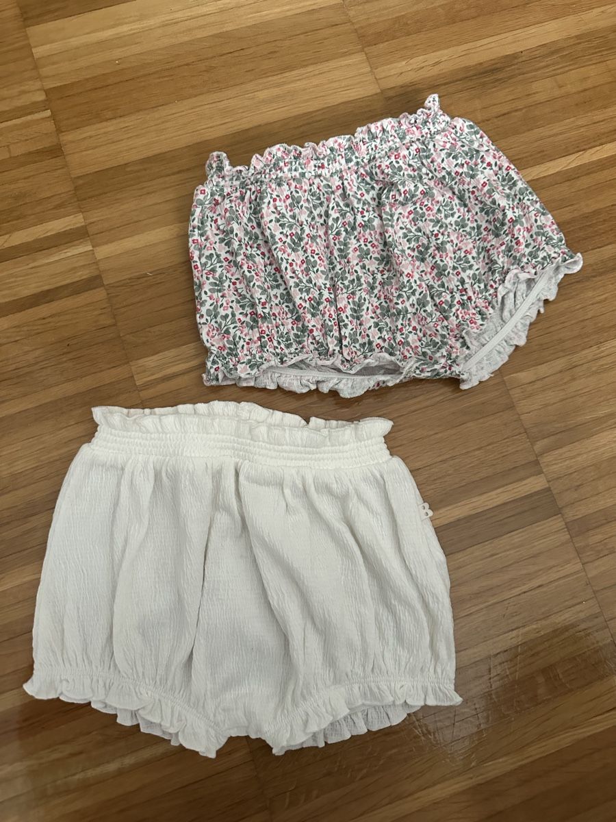 Okaidi Pantaloni: Neu: 2 Bloomer/Shorts von Okaidi – Nuovo (secondo la descrizione) da Zürich venduto da Freudefant