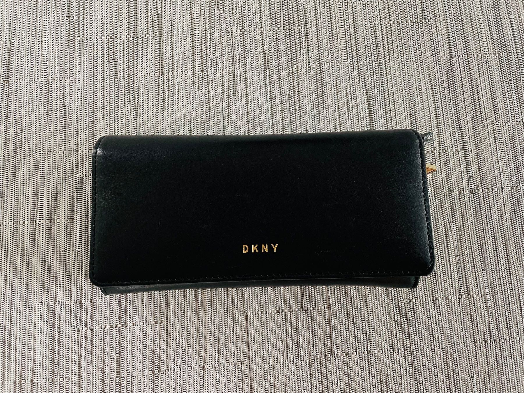 DKNY Portamonete: DKNY Portemonnaie Damen – Usato da Kloten venduto da des_xv52