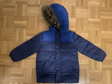Kinder Winterjacke mit kleinen Loch Grösse 3-4 Jahre