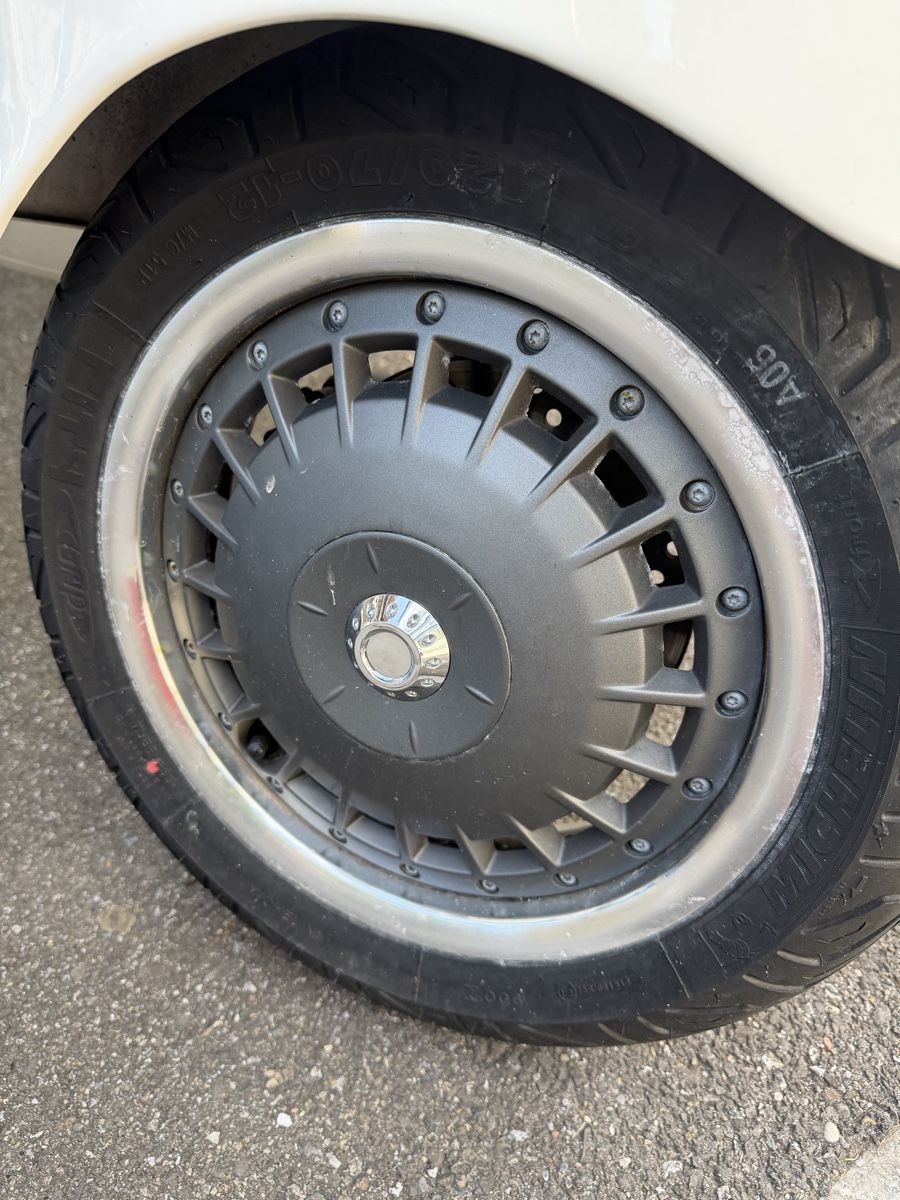 Vespa Scooter: Piaggio Vespa 946  – Usato da Zug venduto da OJ1212 5