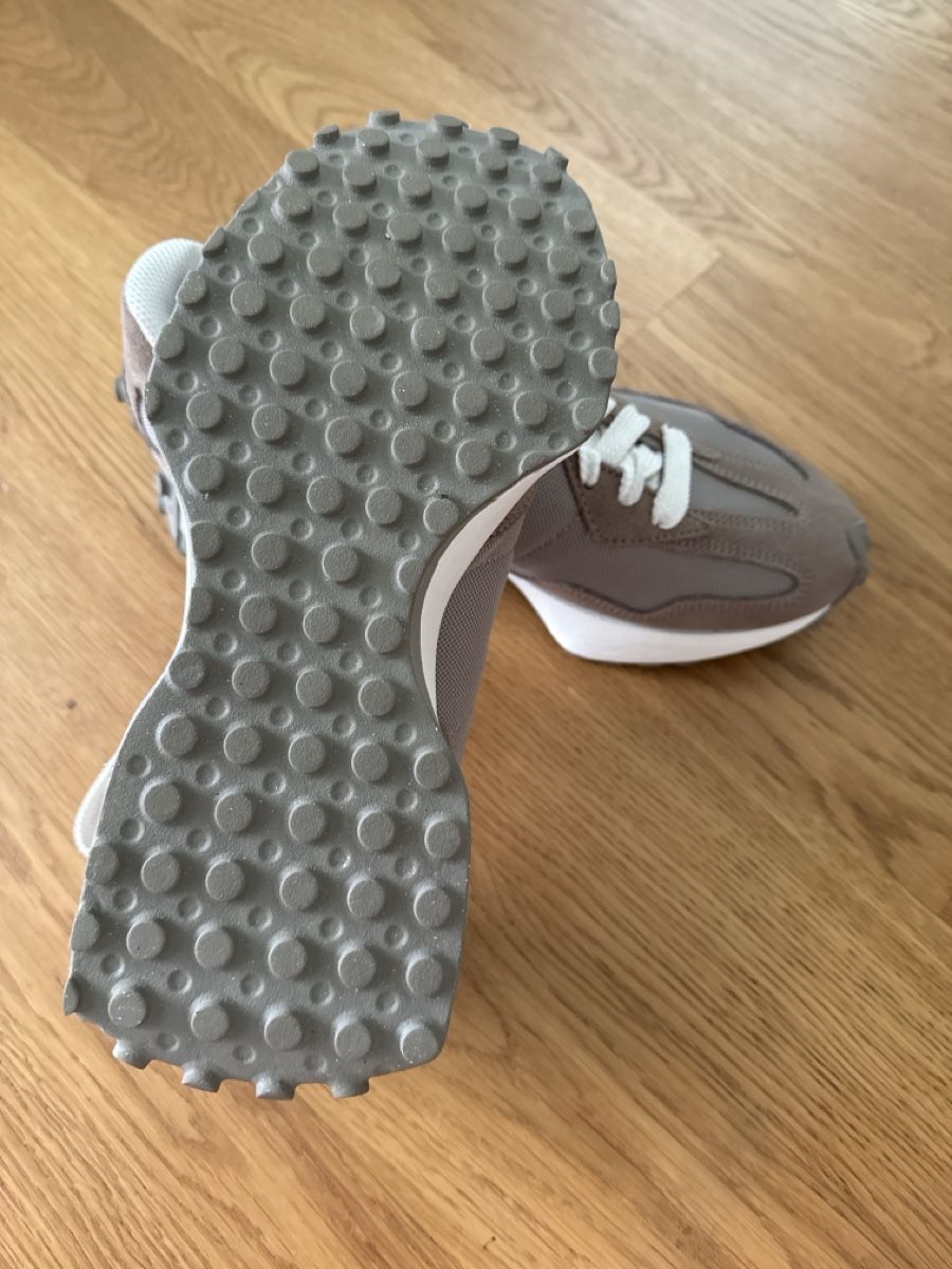 New Balance Scarpe da donna: Sneaker, New Balance 327, Gr 41.5, NEU – Nuovo (secondo la descrizione) da Bonstetten venduto da Tscat 3