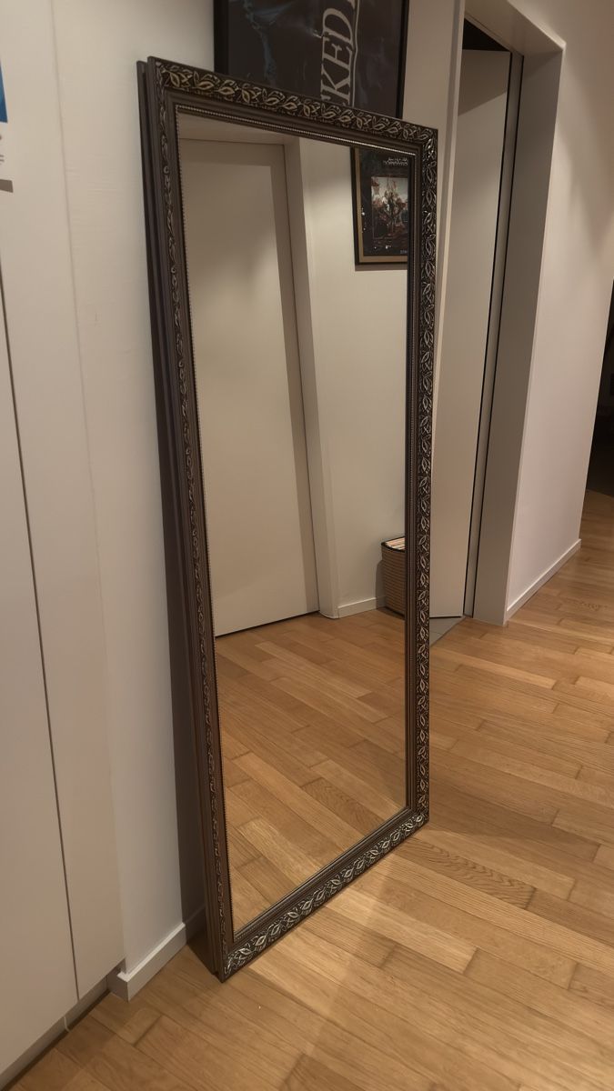 Specchi: Mirror with ornate frame – Usato da Dietikon venduto da clearxsight