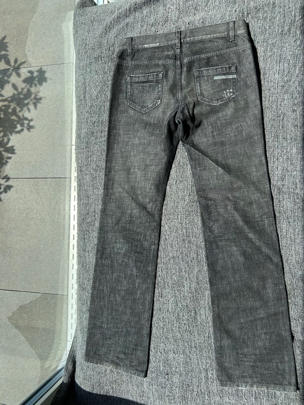 Prada Pantalons: Schwarze Original Prada Hosen, distressed Style – D'occasion à Zürich par Seraina_S 1