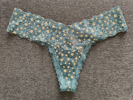 Victoria’s Secret Shimmer Lace Thong XS NEW