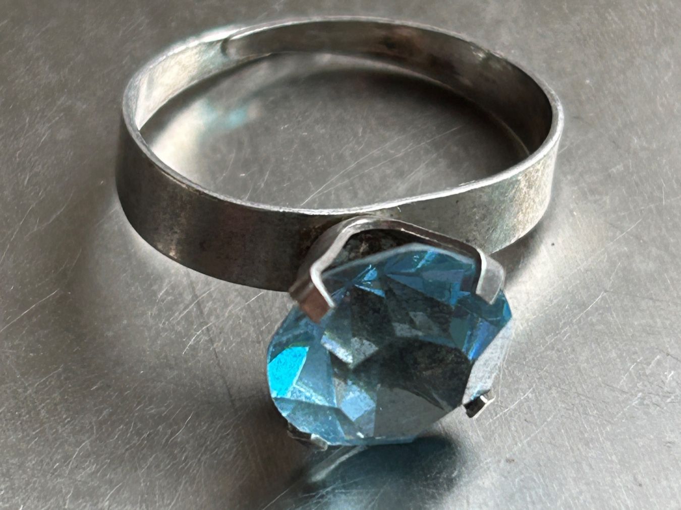 Anelli: Silberring mit grossem, hellblauem Stein, Vintage (64) – Usato da Laufen venduto da Bellebellezza 1