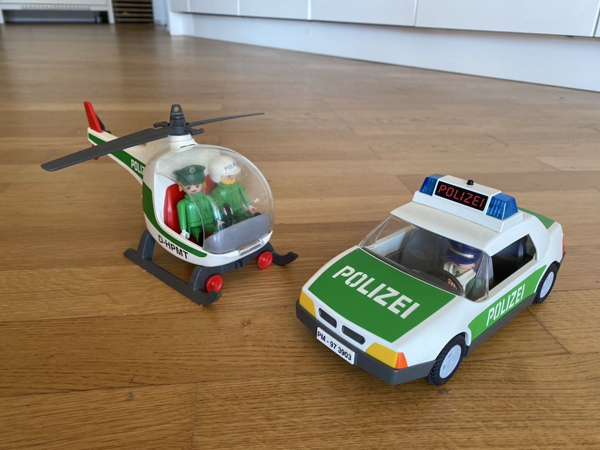 Playmobil Spielzeuge: Playmobil Polizeiauto und Polizeihelikopter – Gebraucht aus Zumikon von Teuchter
