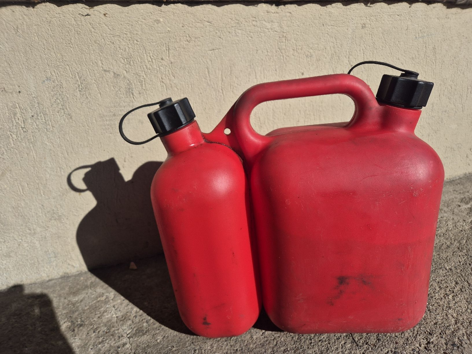 Bidons d’essence: Benzin-Ölkanister – D'occasion à Hettlingen par Mroos1 3