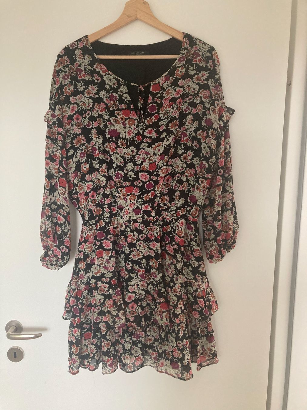 Vestiti: Flower Dress New – Nuovo (secondo la descrizione) da Fällanden venduto da mar_v6pd 2