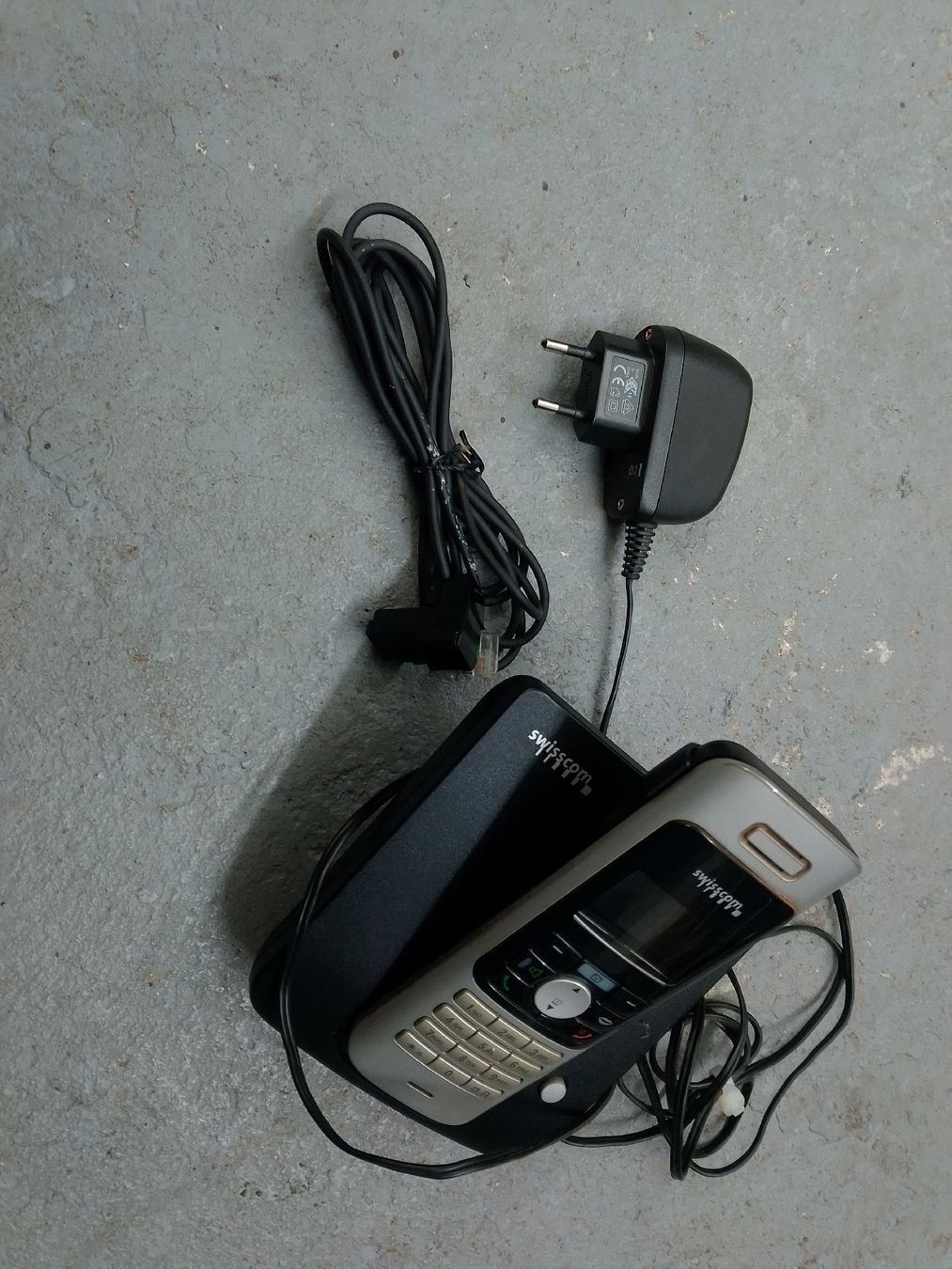 Swisscom Telefoni: Swisscom Aton CL100 Telefon mit Ladestation – Difettoso da Eschenbach SG venduto da sternen4 1