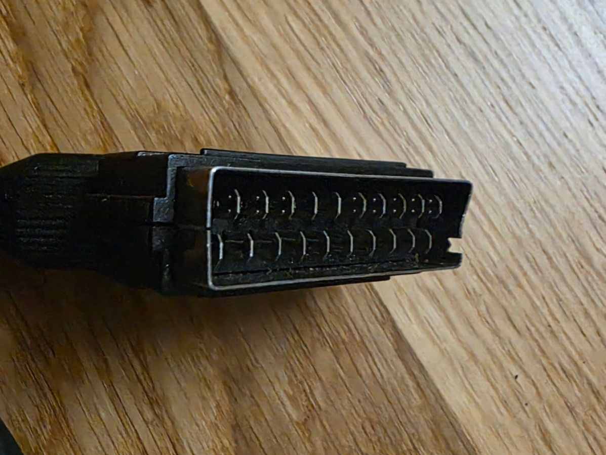 Cavi: Scart Kabel schwarz – Usato da Bern venduto da KavIndustries 1