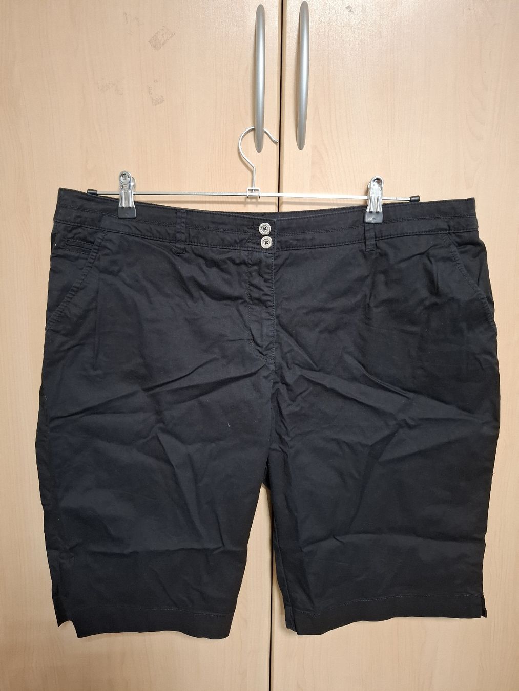 C&A Pantaloni: Bermudas/Shorts Gr. 48, schwarz, C&A – Usato da Urtenen-Schönbühl venduto da nerdgirl