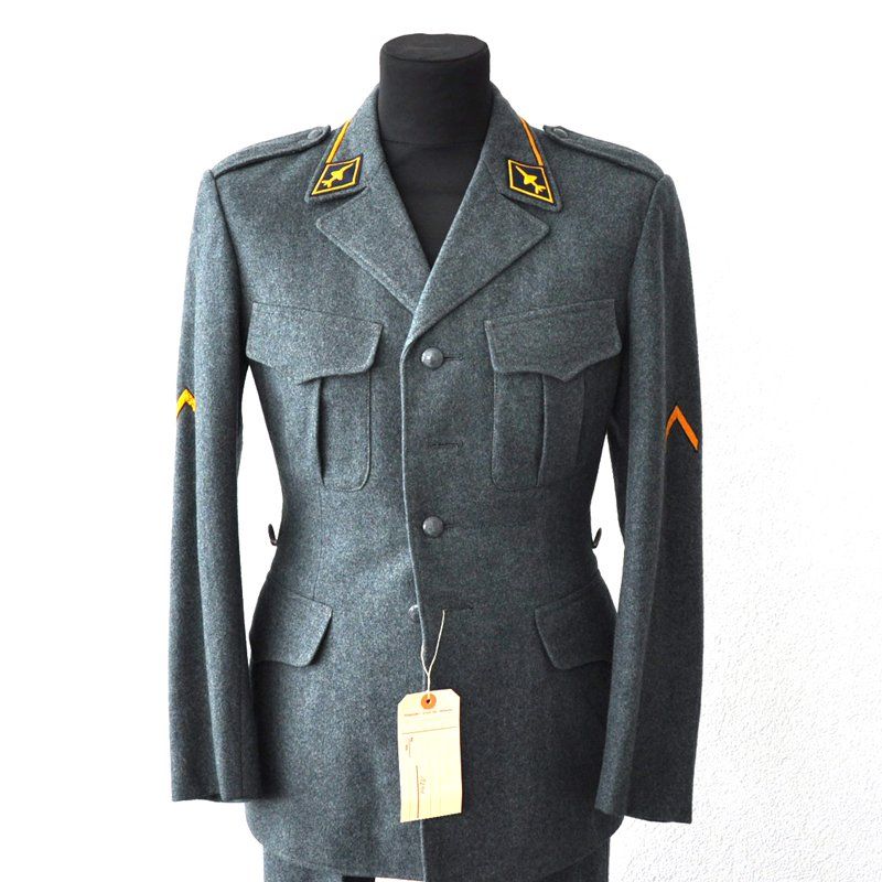 Schweizer Armee Uniformi: Waffenrock Schweizer Armee Ord. 72 Bloodhound – Usato da Uerkheim venduto da fabulafero 1