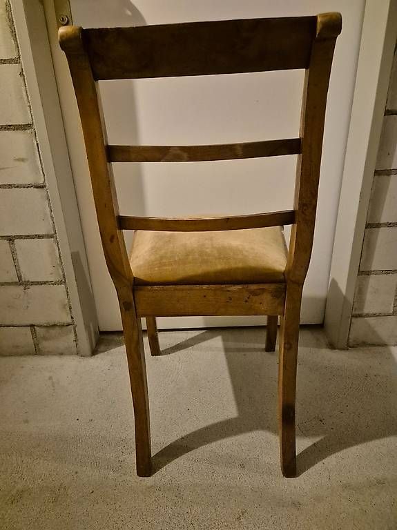 Chaises: Holzstuhl antik mit Sitzpolster – D'occasion à Schneisingen par sil_qb5m 2