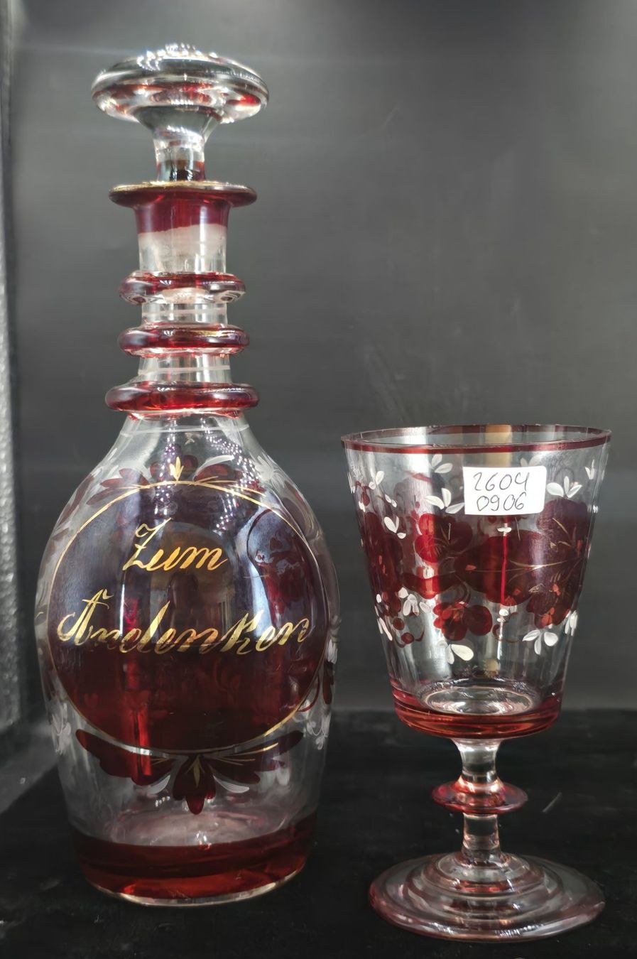 Karaffen: Karaffe mit Stöpsel, Buntglas mit 1 Glas – Gebraucht aus Rorschacherberg von snOOpydOg11 3