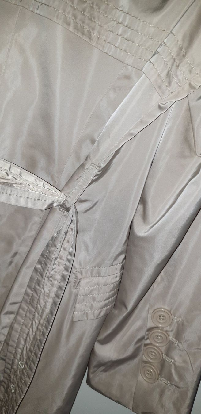 Cappotti: Trenchcoat Beige gr 34/36 – Usato da Gwatt (Thun) venduto da Letzte-Chance-III 8