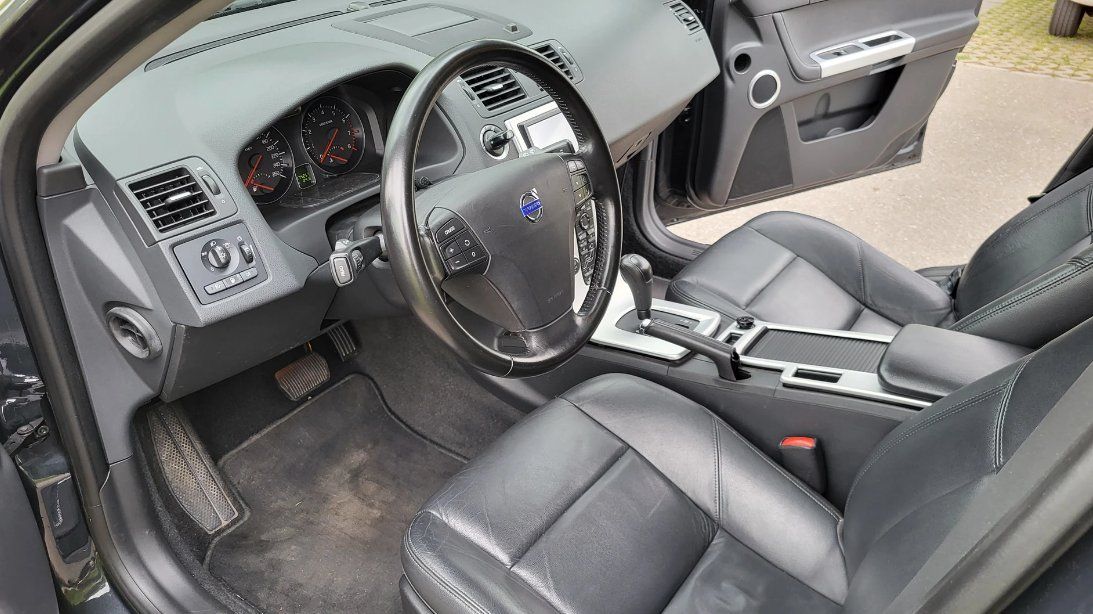 Volvo Automobili: VOLVO 2.5 T5 Summum AWD – Usato da Mönchaltorf venduto da guka7 1