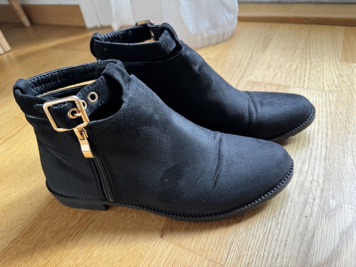 Scarpe da donna: Stiefeletten, schwarz, Grösse 39 – Usato da Luzern venduto da emm_nw8g