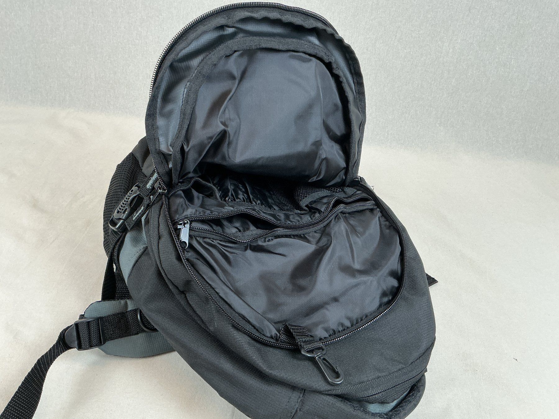 Rucksäcke: RUCKSACK schwarz - grau – Gebraucht aus Richterswil von Restwert_Richterswil 6
