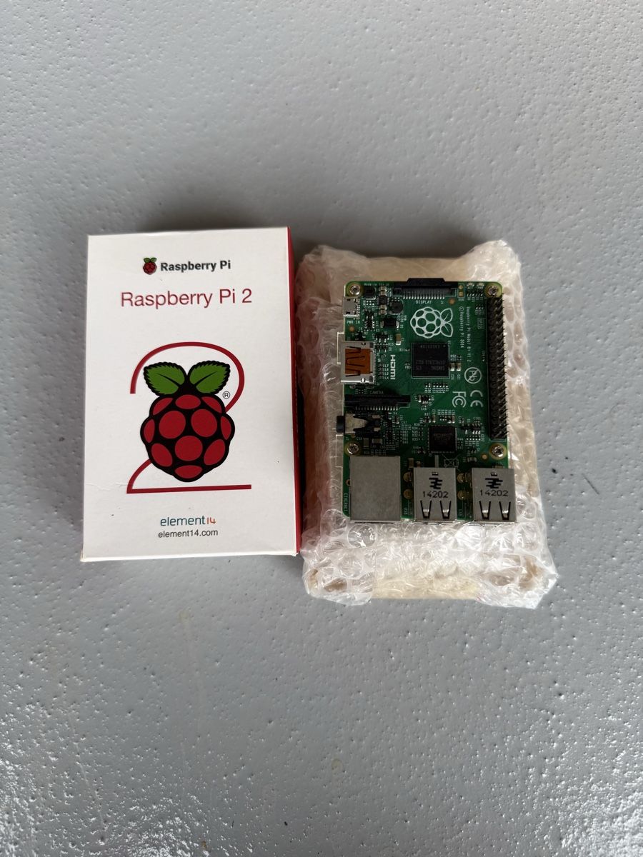 Raspberry Pi PC: Raspberry Pi 2, Model B, 1GB RAM Inkl Gehäusen – Nuovo (secondo la descrizione) da Oberrieden venduto da rroane2 1