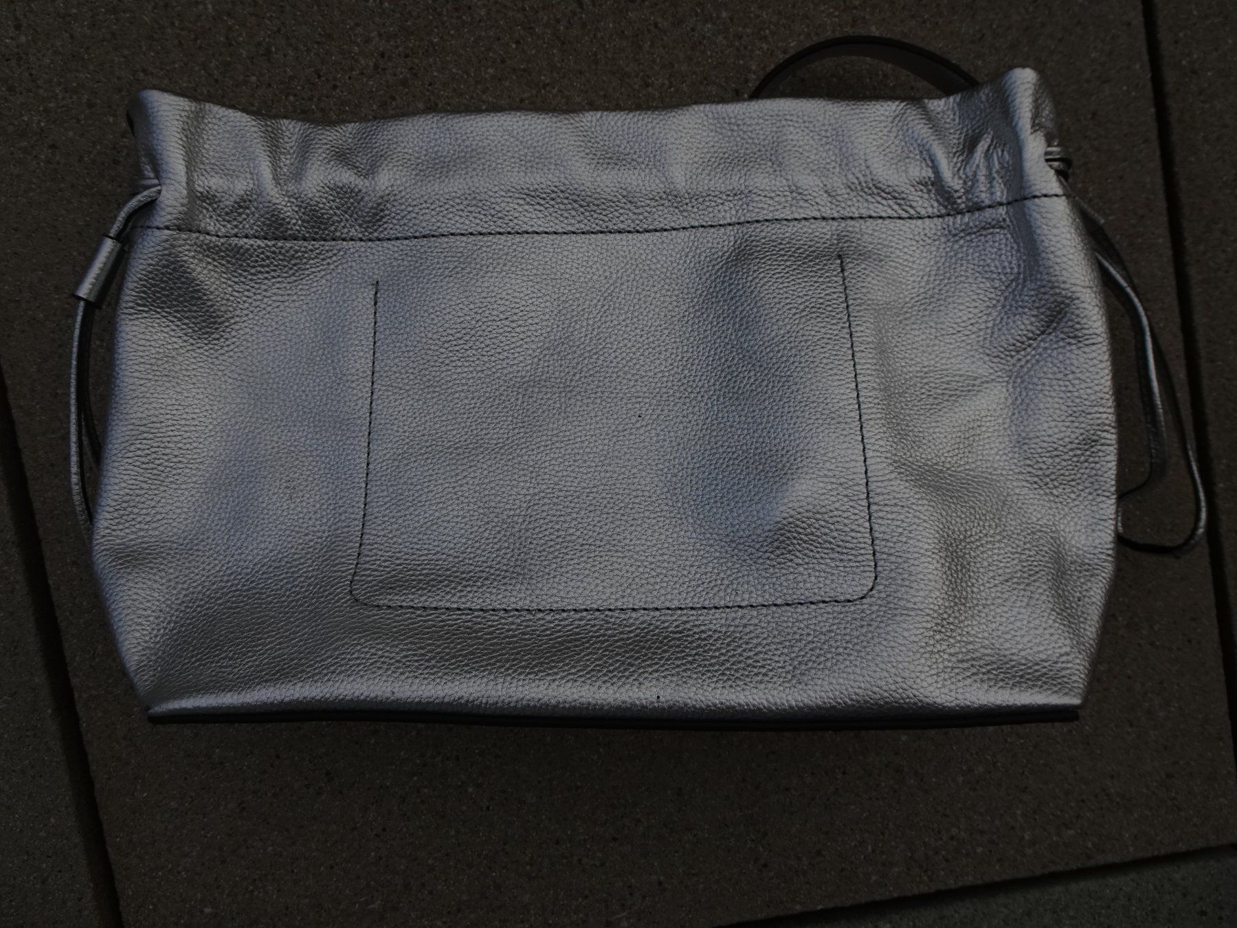 Esprit Borse da donna: Esprit Umhängetasche silber Leder Tasche – Usato da Winterthur venduto da blumeblau77 5