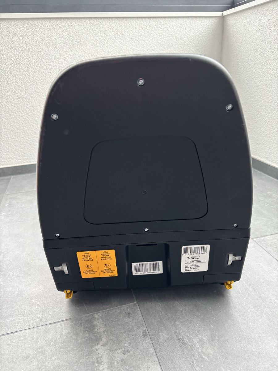 Maxi-Cosi Seggiolini per auto: Maxi Cosi Rock black mit Isofix-Station – Usato da Stein AG venduto da MOENA_3 5