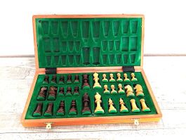 Schachspiel Holz mit Koffer gut erhalten
