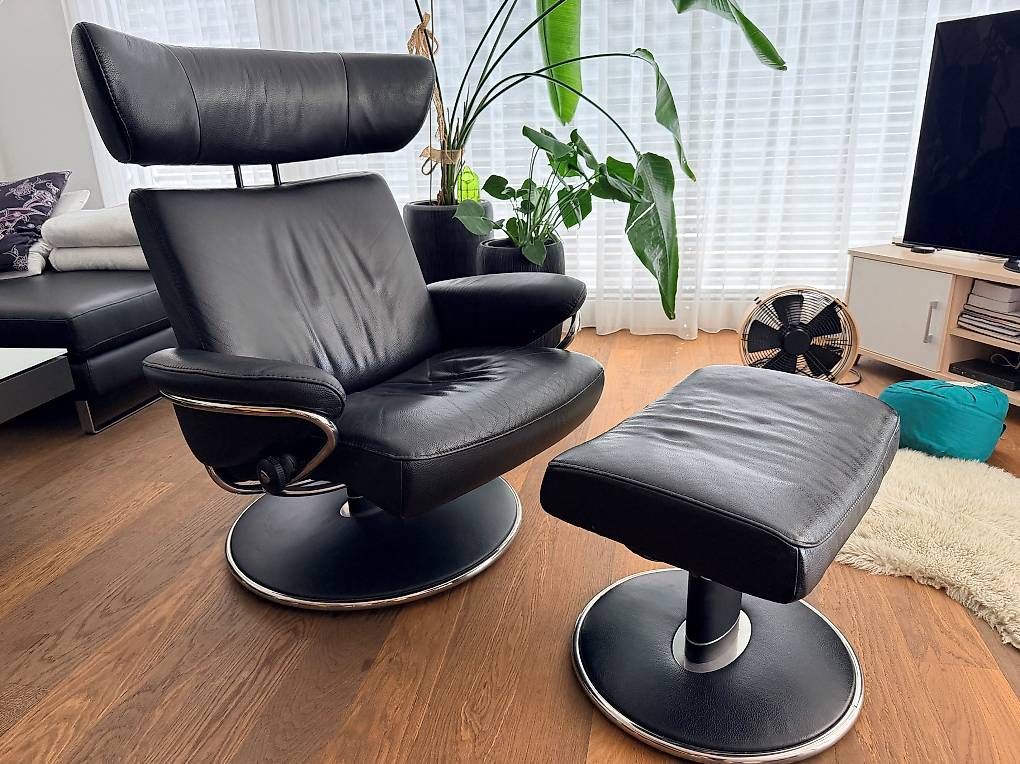 Poltrone: Stressless Sessel Jazz Leder schwarz mit Hocker – Usato da Birmenstorf AG venduto da wil_m8fy