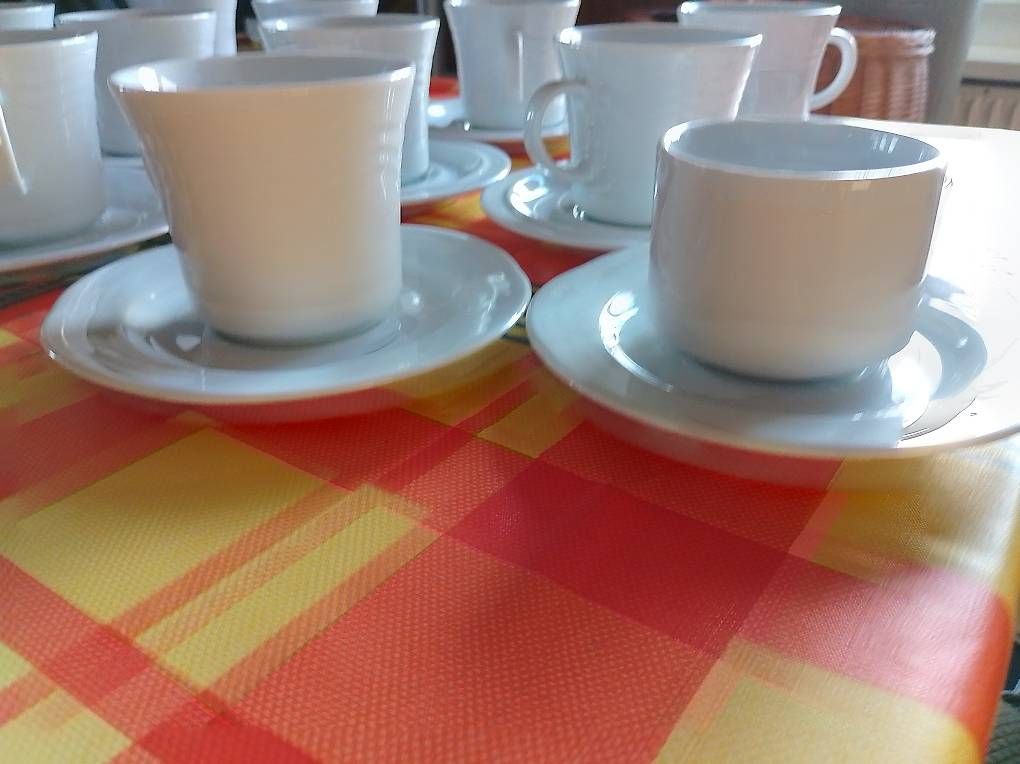 Tazze: Langenthaler Kaffeetassen und Teller  – Usato da Walliswil-Nbipp venduto da australien2007 4