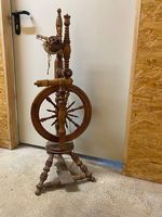 Antikes Spinnrad aus Holz mit Zubehör, unvollständig