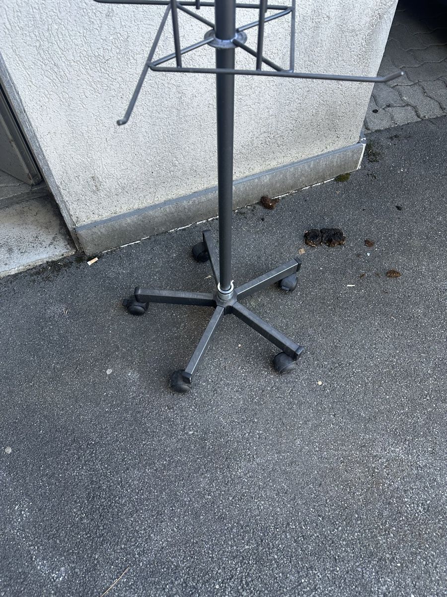 Sonstige Dekorationen & Accessoires: Ständer mit 16 hacken – Gebraucht aus Reiden von Party71 2
