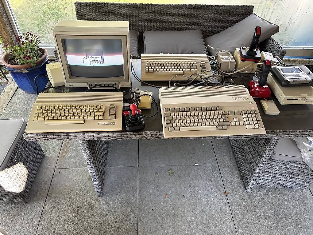PCs: Commodore 64, Amiga 500 – D'occasion à Bern par Hopem