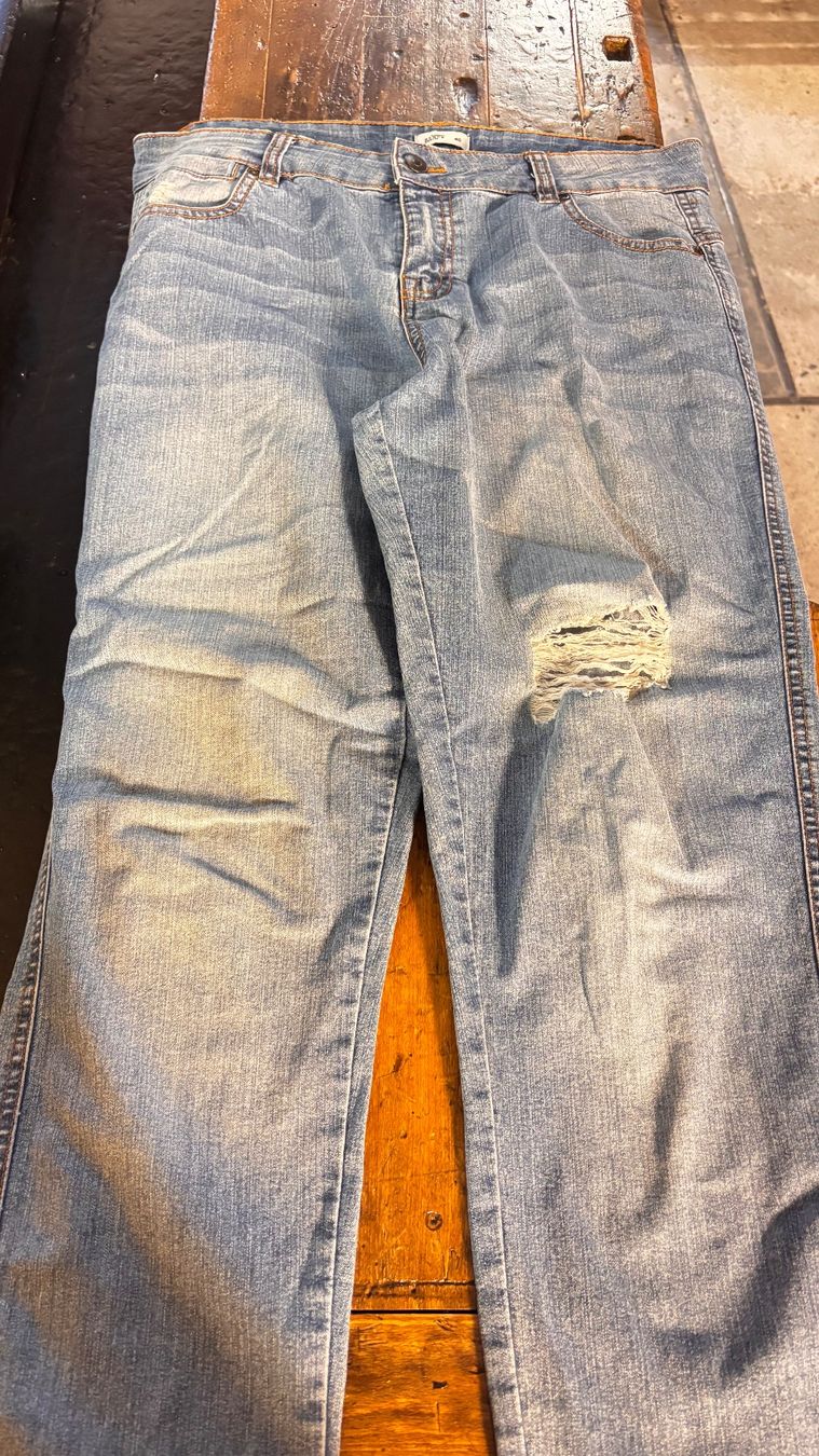 Jeans: 4er Pack Damen Jeans. (40) – Gebraucht aus Münchenstein von tsp01 2