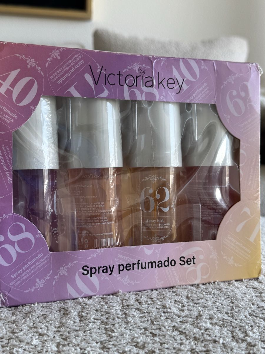 Victoria Key Spray Set, Neu, tolles Geschenk zum Geburtstag! (Neu und ...