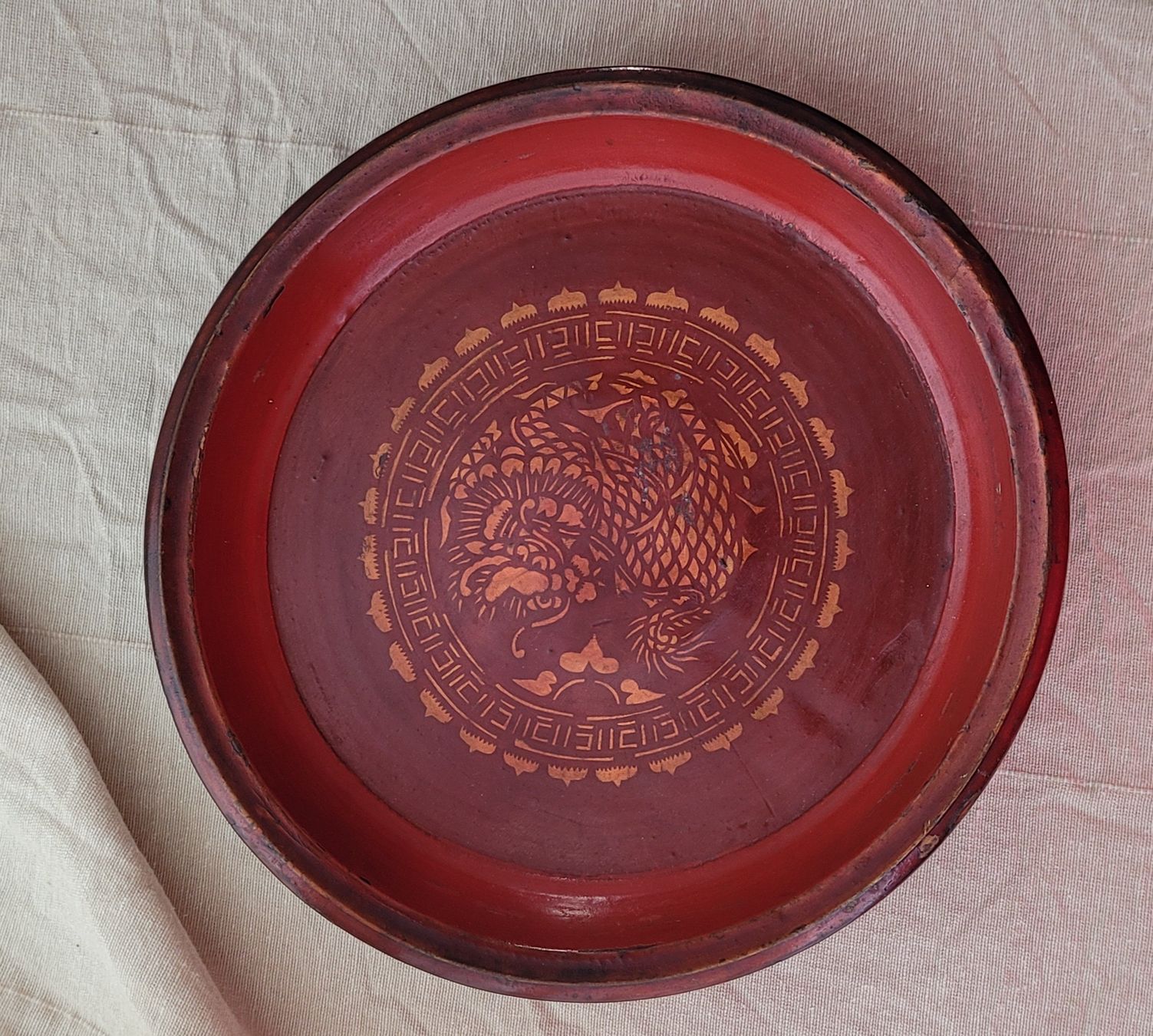 Piatti di portata: Plat en laque ancien, signé – Usato da Vevey venduto da lba_dd82