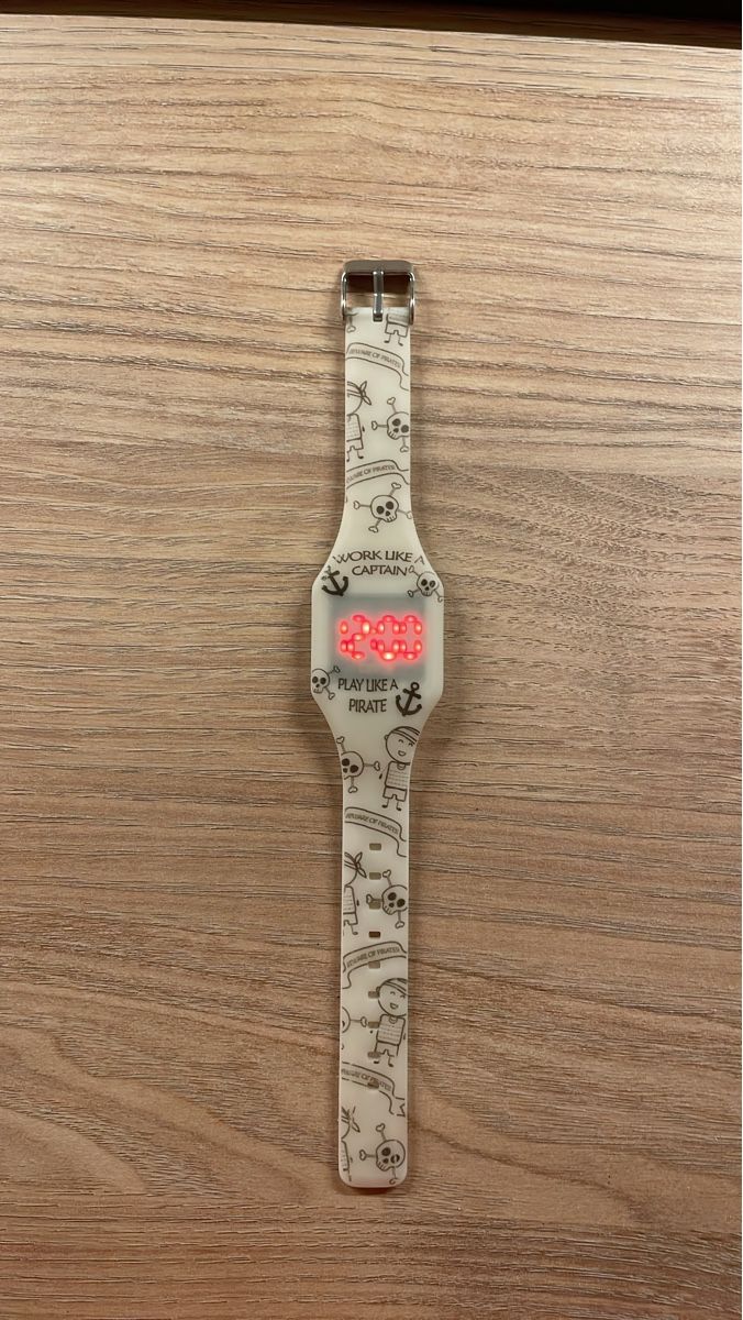 Orologi: Digital watch white pirate theme used condition – Usato da Rolle venduto da abbesses