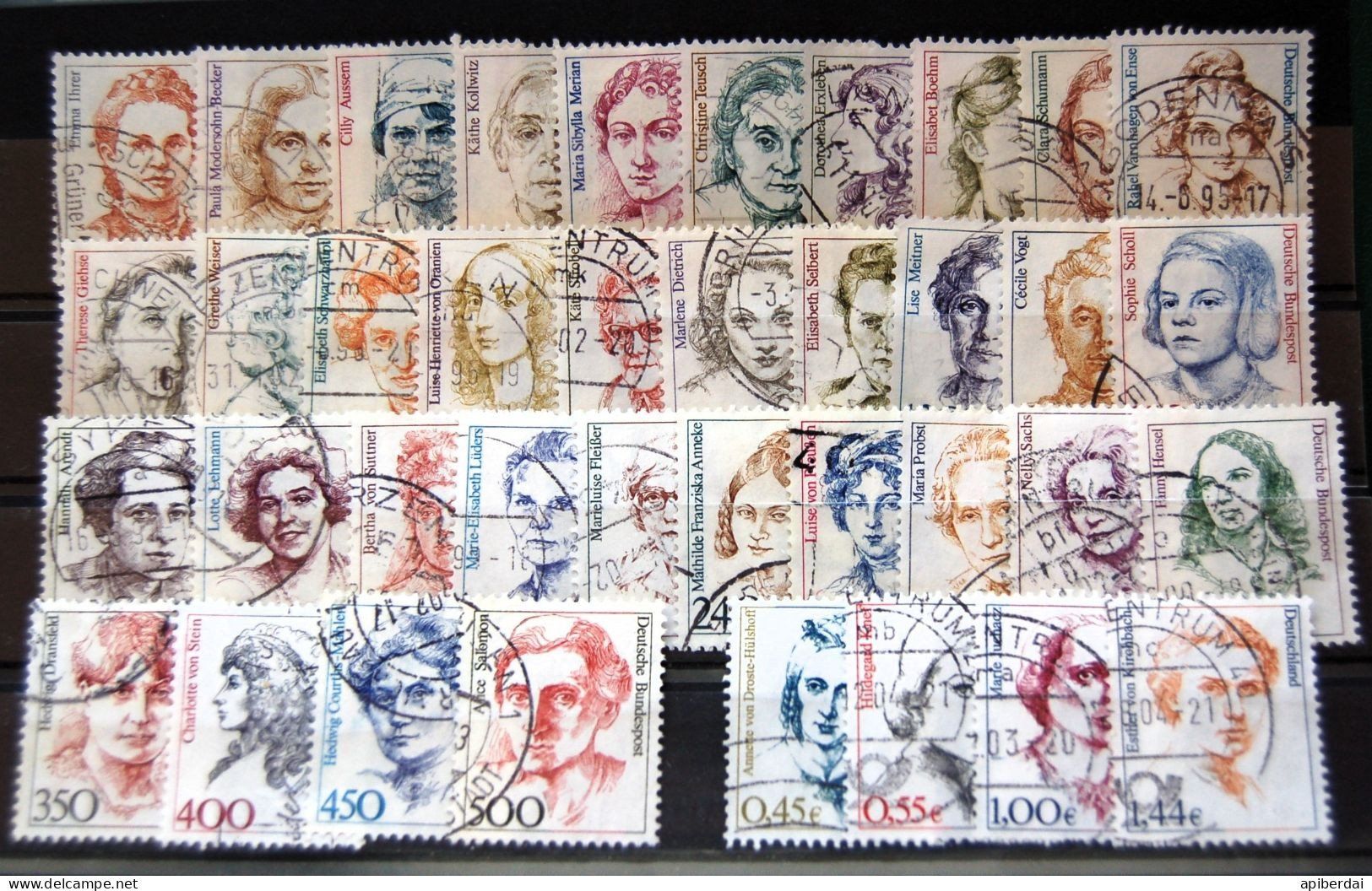 Alle Briefmarken: BRD - 38 stamps "famous women" all differents and used – Gebraucht aus Gland von pas_wxw