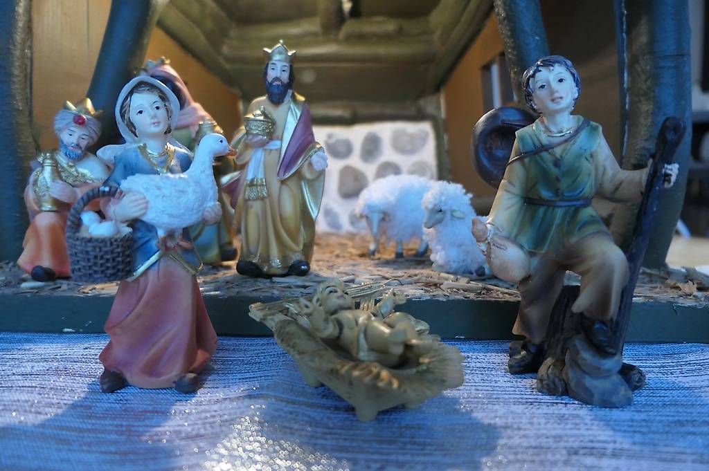 Toutes les décorations: Wunderschöne handgemachte Weihnachtskrippe mit Figuren – D'occasion à Lenggenwil par Reto888 1