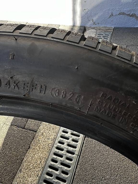 Altro in Scrittura & Disegno: 235/45 R20 Winterreifen – Usato da Sursee venduto da gas_8n5t 3
